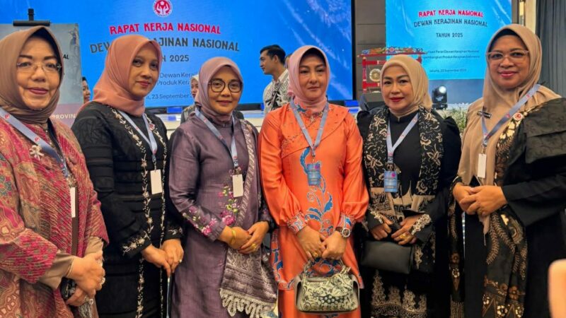 Ketua Dekranasda Dharmasraya, Rafnelly Rafki Marlon menghadiri Rapat Kerja Nasional (Rakernas) Dewan Kerajinan Nasional (Dekranas) Tahun 2025