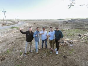 Menteri Kelautan dan Perikanan (KKP), Sakti Wahyu Trenggono meninjau progres pembangunan Kawasan Sentra Industri Garam Nasional (K-SIGN)