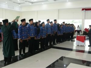 Bupati Agam, Benni Warlis melantik dan menyerahkan Surat Keputusan (SK) kepada 61 PPPK Tahap II formasi tahun anggaran 2024.