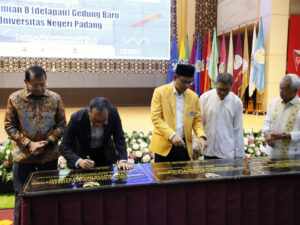 Menteri Diktisaintek Resmikan 8 Gedung Baru UNP