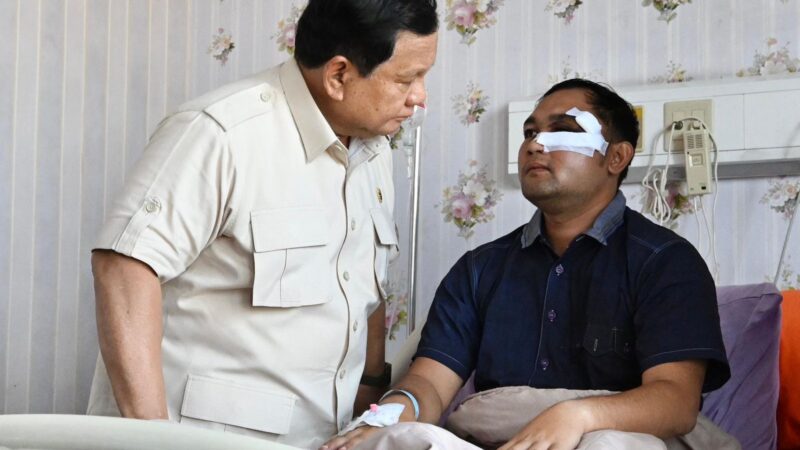 Jenguk Korban Aksi Demonstrasi, Presiden Prabowo: Polisi yang Terluka Dapat Penghargaan