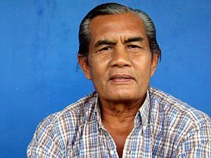 Mantan pemain PSP Padang sekaligus mantan pelatih Semen Padang, H. Oyong Liza bin Batlis,