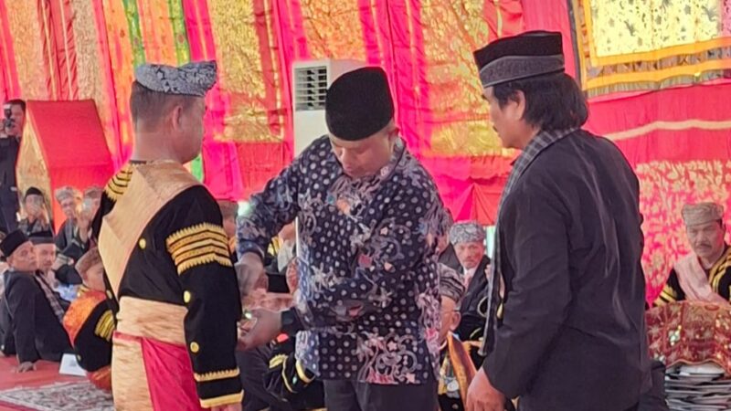 Fauzi Bahar Dikukuhkan Sebagai Penghulu Suku Koto, Gubernur Sumbar Beri Apresiasi