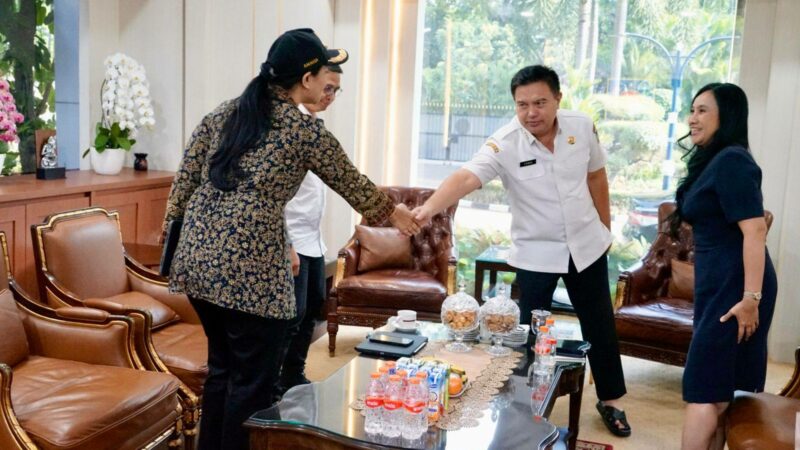 Bupati Dharmasraya, Annisa Suci Ramadhani bertemu dengan Sekretaris Jenderal Kementerian Dalam Negeri (Kemendagri), Tomsi Tohir, di Jakarta