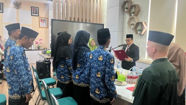 Pj Sekda Dharmasraya, Jasman melantik sejumlah pejabat administrator dan pejabat fungsional di lingkungan Pemkab Dharmasraya