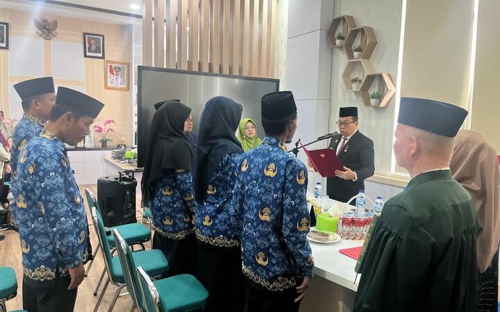 Pj Sekda Dharmasraya, Jasman melantik sejumlah pejabat administrator dan pejabat fungsional di lingkungan Pemkab Dharmasraya