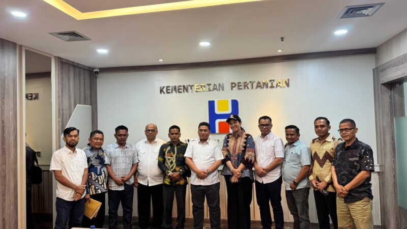 Bupati Dharmasraya Annisa Suci Ramadhani melakukan pertemuan dengan Direktur Jenderal Perkebunan Kementerian Pertanian RI, Abdul Roni Angkat