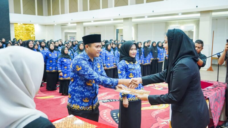 Bupati Dharmasraya Lantik 180 Pegawai PPPK untuk Guru dan Tenaga Kesehatan