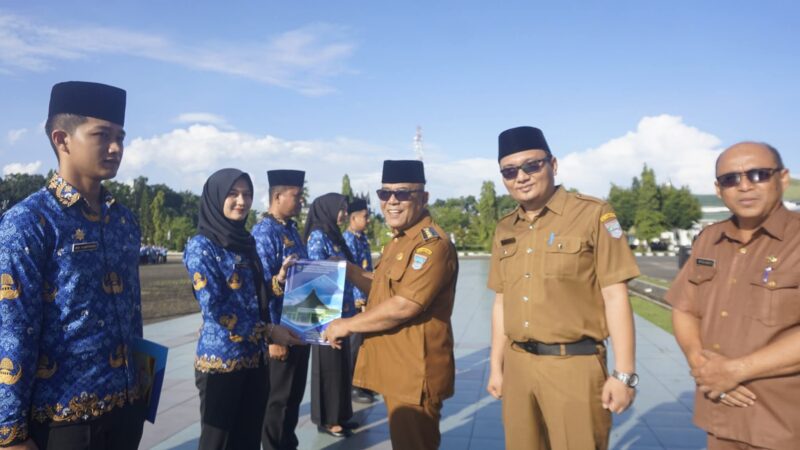 Bupati Pasbar Serahkan SK 113 Pegawai PPPK dan CPNS