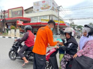 BPBD Kesbangpol Padang Panjang Bagikan 10.000 Masker Antisipasi Dampak Erupsi Marapi