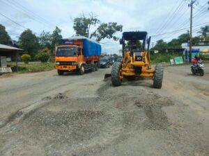 Jalan Lintas Sumatera KM 3 Pulau Punjung Dharmasraya Akhirnya Diperbaiki
