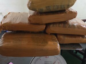 Paket kargo yang diduga berisi narkotika jenis ganja seberat 7 kilogram berhasil diamankan oleh petugas Aviation Security (AVSEC) Bandara Internasional Minangkabau (BIM),