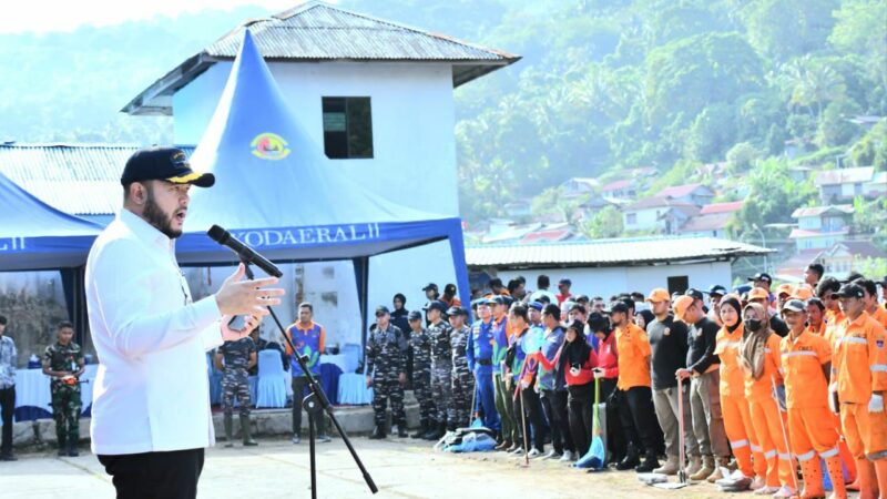 HUT TNI ke-80: Kodaeral II Padang Bersihkan Batang Arau, Wako Fadly Amran Beri Apresiasi