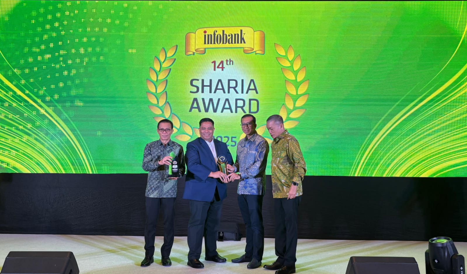 UUS Bank Nagari Raih 3 Penghargaan Infobank 14th Sharia Awards
