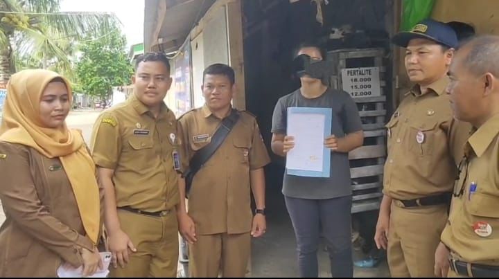 IRT di Air Tawar Buang Sampah ke Laut, DLH Padang Lakukan Penindakan