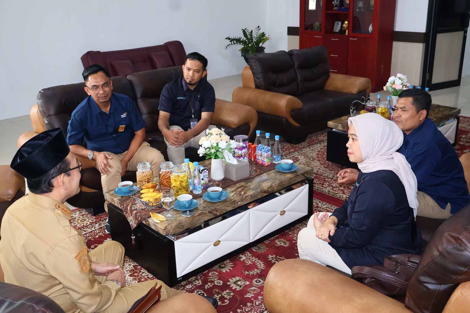 Wako Zulmaeta Terima Bantuan dari Mandiri Taspen untuk Korban Kebakaran Pasar Payakumbuh