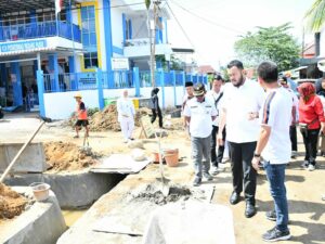 Wako Fadly Amran Tinjau Perbaikan Drainase di Kelurahan Padang Pasir