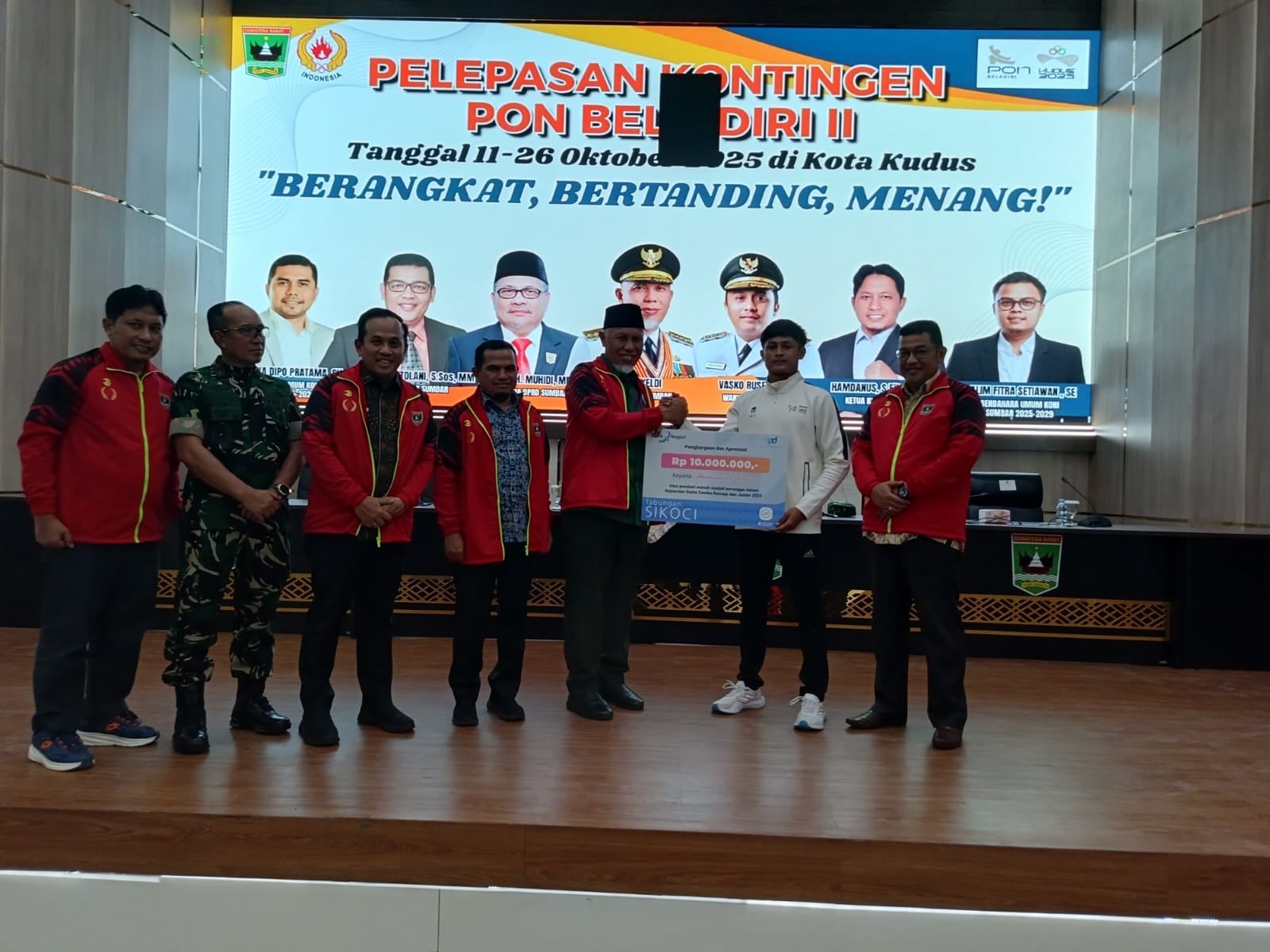 Gubernur Mahyeldi Lepas Kontingen Bela Diri Sumbar Menuju PON di Kudus
