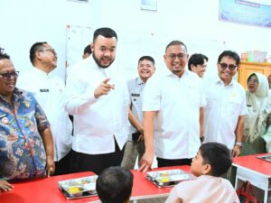 Bersama Wakil Ketua Komisi VI DPR, Wako Padang Tinjau Pelaksanaan MBG di SDN 05 dan SDN 13 Surau Gadang