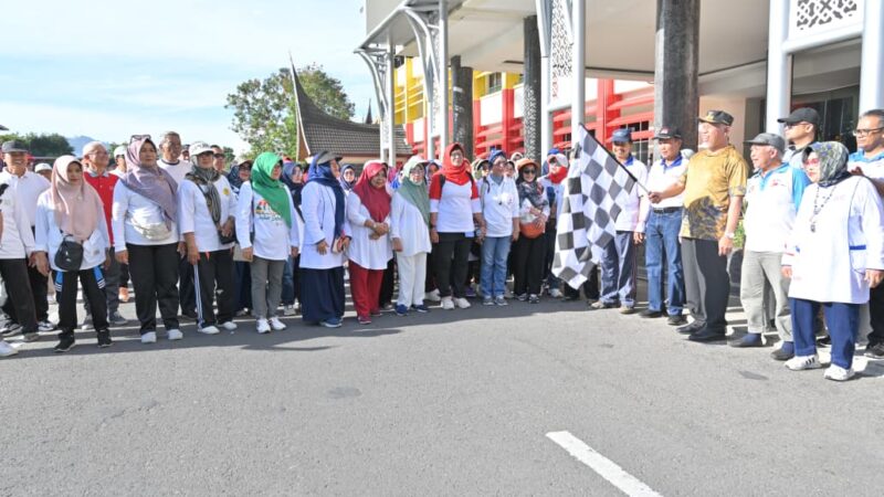 Gubernur Mahyeldi Ikut Meriahkan Jalan Sehat DPP PPI Sumbar