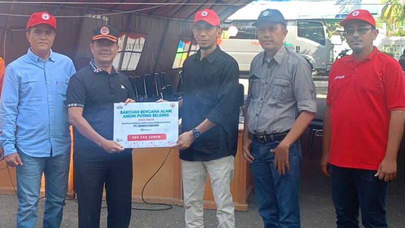 PT Semen Padang Salurkan 250 Zak Semen untuk Korban Angin Puting Beliung di Kota Solok