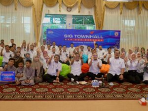 Semen Padang Salurkan Rp332,4 Juta Bantu Panti Asuhan, MDA, dan Masjid di Lingkungan Perusahaan