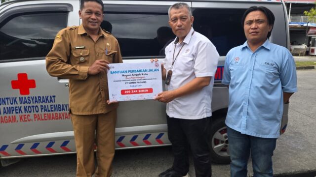 PT Semen Padang Salurkan 300 Zak Semen untuk Betonisasi Jalan di Ampek Koto