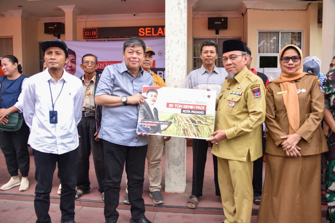 116 Kelompok Tani di Padang Terima Bantuan Alsintan dan Bibit, Wawako Maigus Apresiasi Waka Komisi IV DPR