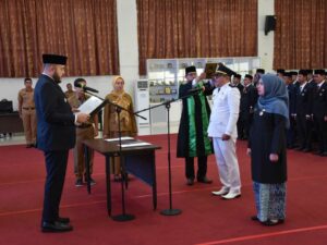 Wako Padang Lantik 122 Pejabat Administrator dan Pengawas