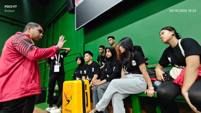 Sekum KONI Sumbar Bakar Semangat Atlet Karate dan Wushu di PON Beladiri Kudus