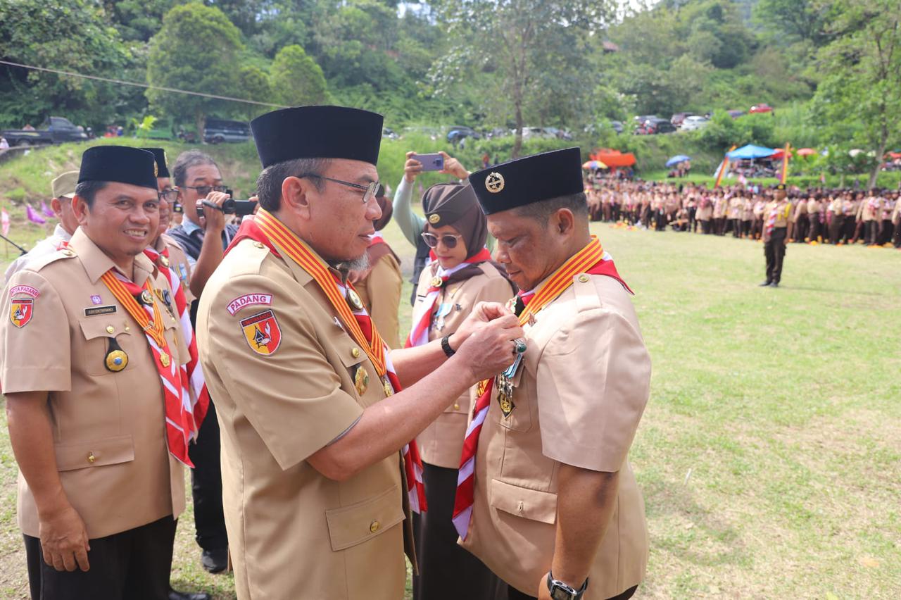 Wawako Maigus Resmikan Lomba Tangkas Pramuka Madrasah Lingkungan Kemenag Kota Padang