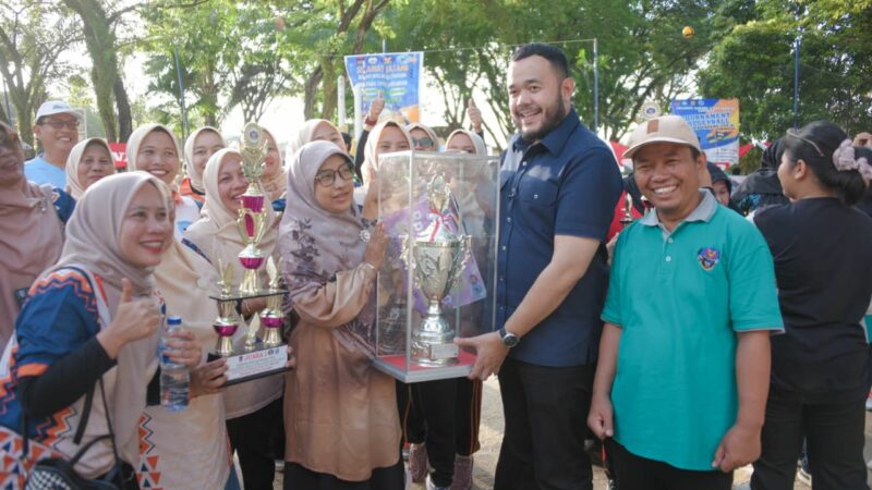 Wako Fadly Amran Tutup Turnamen Bola Voli SMPN 28 Padang Cup IX