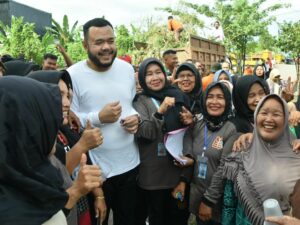 Wako Padang Ikuti Kegiatan Aksi Bersih Sungai Batang Maransi Aia Kalabu