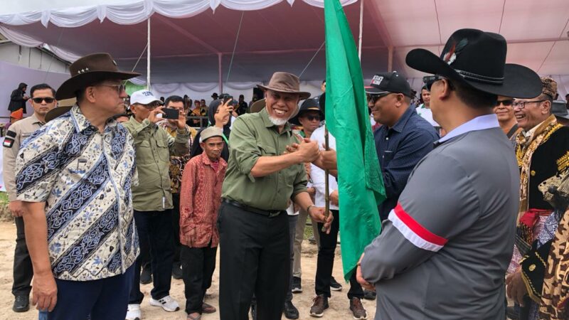Mahyeldi Buka Kejuaraan Pacu Kuda Piala Gubernur Cup III Tahun 2025 di Padang Panjang