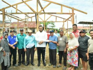Dibangun Swadaya Masyarakat, Wako Padang Kunjungi Poskamling Gunung Sago