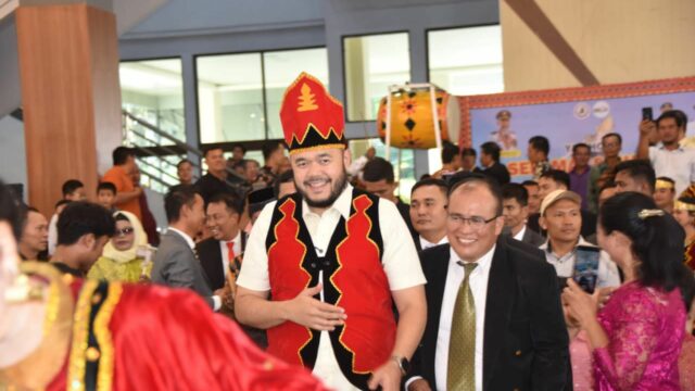 Hadiri Pelantikan Pengurus Ikatan Keluarga Masyarakat Nias Sumbar, Fadly Amran: Mempererat Keragaman di Padang