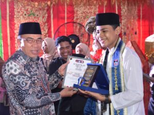 Siswa SMPN 1 dan SMPN 9 Dinobatkan sebagai Rang Mudo dan Puti Bungsu Pelajar Kota Padang