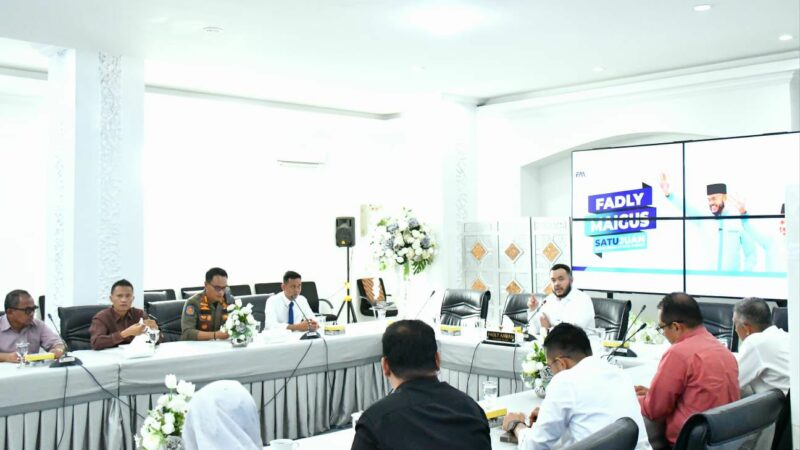 Wako Padang Pimpin Rapat Teknis, Bakal Tertibkan Baliho hingga Pasar Kaget