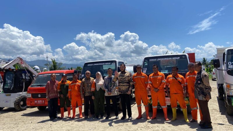 Pemko Padang menambah 48 unit armada baru dan sejumlah kontainer sampah guna menjaga kebersihan dan kenyamanan kota.