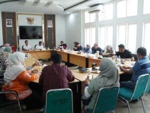 Pemko Padang Panjang menggelar rapat evaluasi Program Makan Bergizi Gratis (MBG) di Balai Kota pada Jumat (10/10/2025).