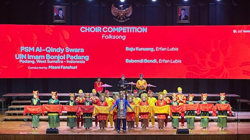 Paduan Suara Mahasiswa (PSM) Al-Qindy UIN Imam Bonjol Padang berhasil memperoleh perhargaan Silver dari kategori folk song The 5th