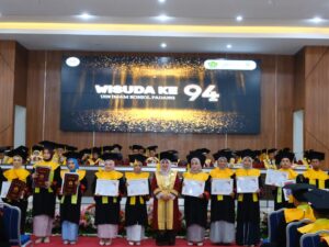 Sebanyak 464 wisudawan dan wisudawati resmi dikukuhkan pada prosesi hari keempat Wisuda ke-94 UIN Imam Bonjol Padang