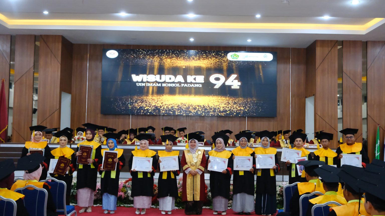 464 Wisudawan Dikukuhkan pada Wisuda Hari Keempat UIN Imam Bonjol Padang