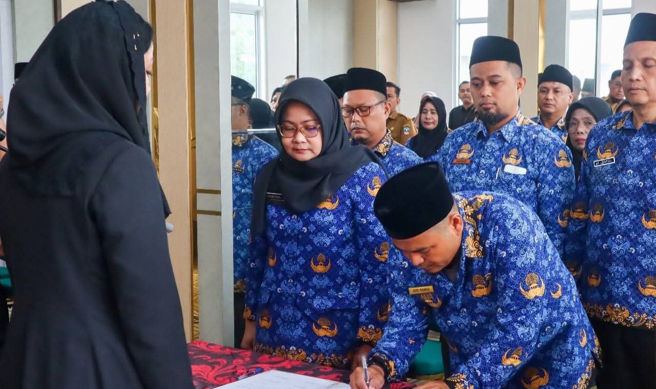 Lantik 35 Pejabat Administrator dan Pengawas, Bupati Annisa Ingatkan Kecepatan Pelayanan Publik