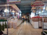 Harga sejumlah bahan pokok di Pasar Raya Padang mengalami kenaikan dalam sepekan terakhir. Daya beli masyarakat semakin tertekan.