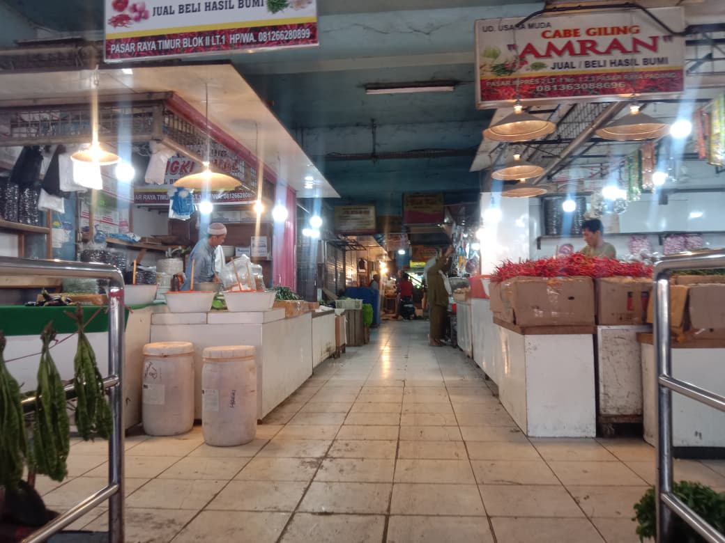 Tertekan Inflasi dan Daya Beli, Omzet Pedagang Pasar Raya Padang Anjlok hingga 70 Persen
