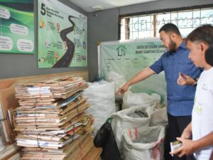 Perkuat Kesadaran Bersih Lingkungan, Wako Padang Kunjungi Bank Sampah Sejahtera Bersama