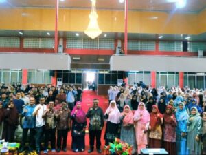 Ratusan mahasiswa dari sembilan program studi di Fakultas Tarbiyah dan Keguruan UIN Imam Bonjol Padang mengikuti Stadium General dengan tema