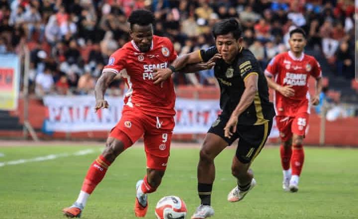 Babak pertama Semen Padang FC ketinggalan satu gol dari Bhayangkara FC dalam laga pekan kesembilan Liga Super League 2025/2026,