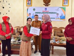 Pemko Bersama LKKS Payakumbuh dan Indo Jalito Peduli Salurkan Bantuan Sosial untuk Warga